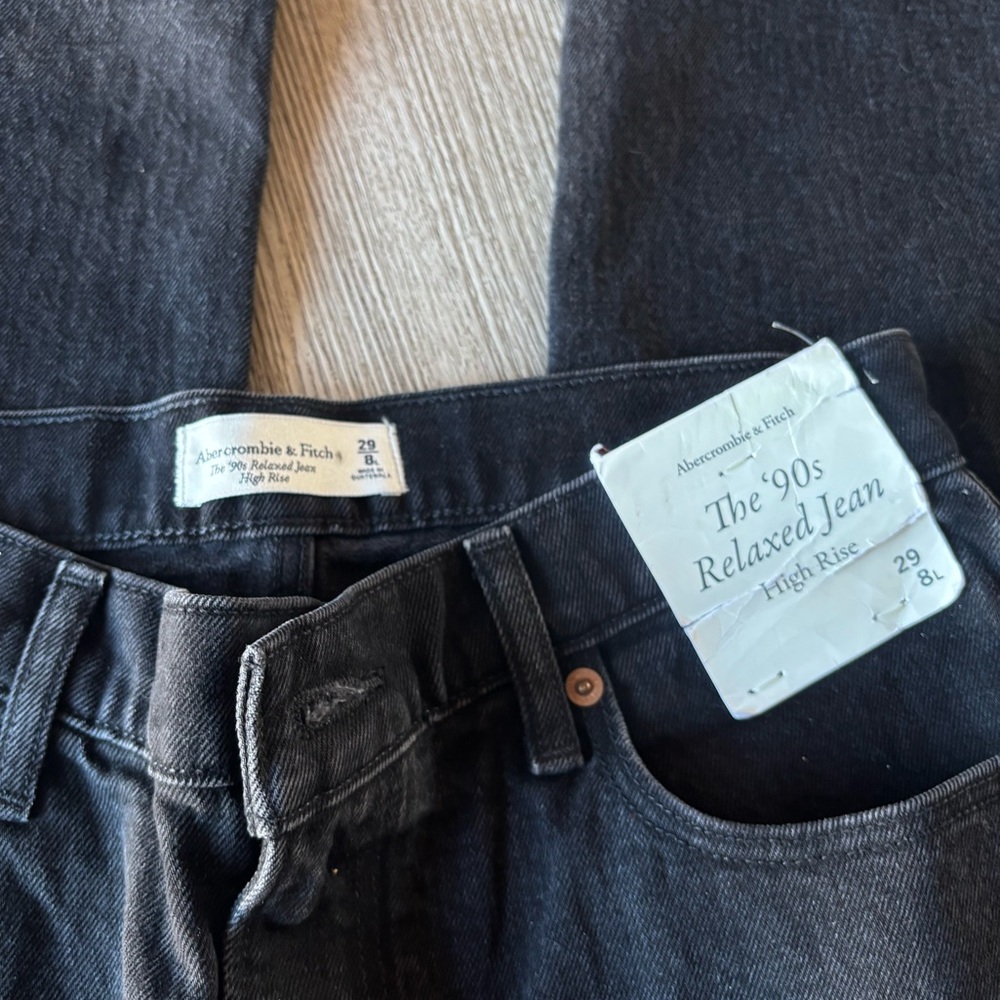 NWT Abercrombie and fitch High rise 90s relaxed jeans - Picture 7 of 8